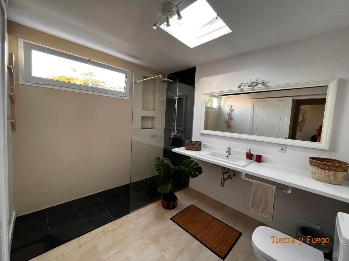 דירות Tías Casa Tie' Lanzarote Vista Mar - Piscina Relax - Adults Only מראה חיצוני תמונה